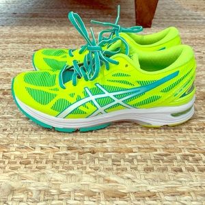 ASICS 20th anniversary running shoes sz 6